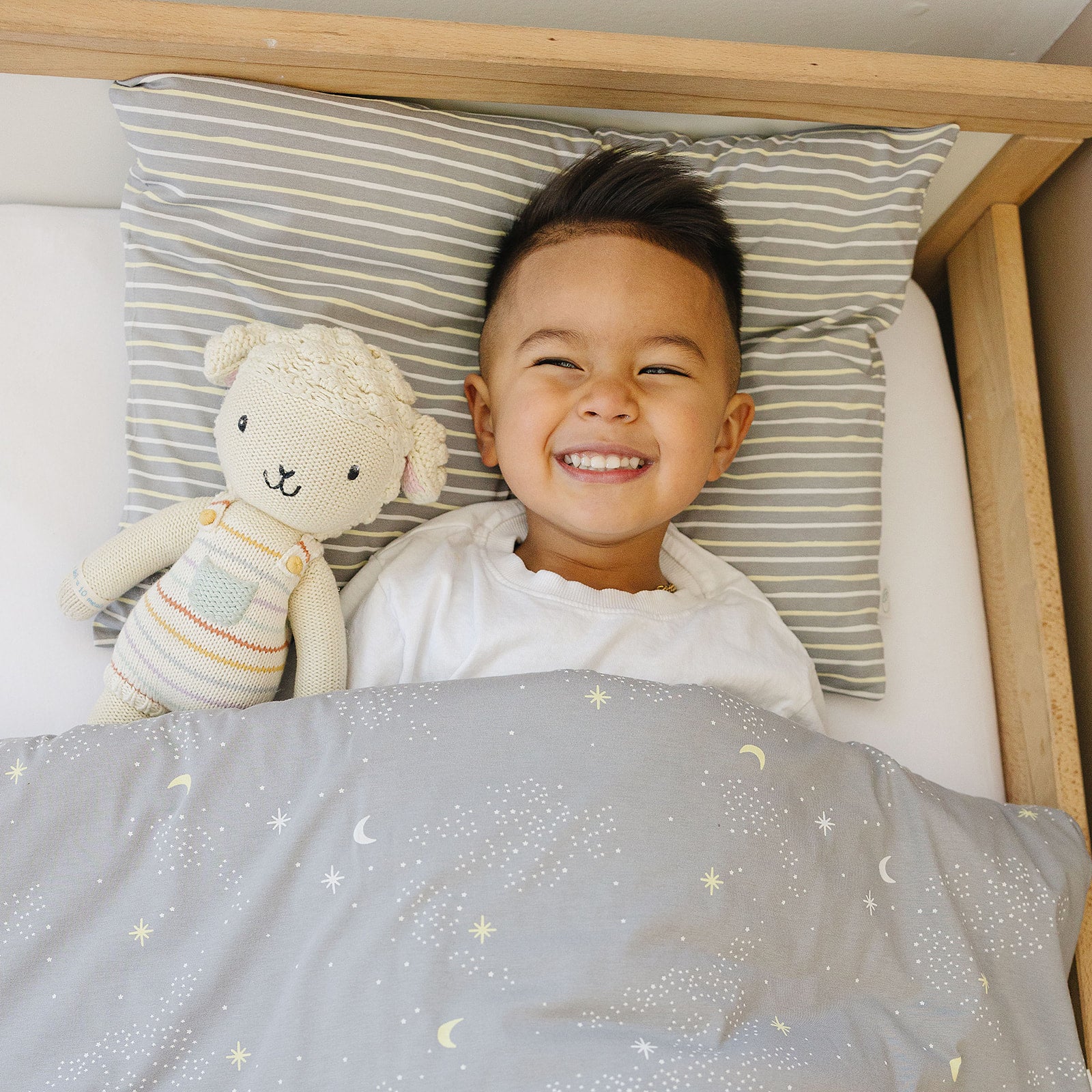 Alternative view of Ecolino® Pillowcases, 100% Organic Cotton, 2 Pack, Milky Way + Stripes